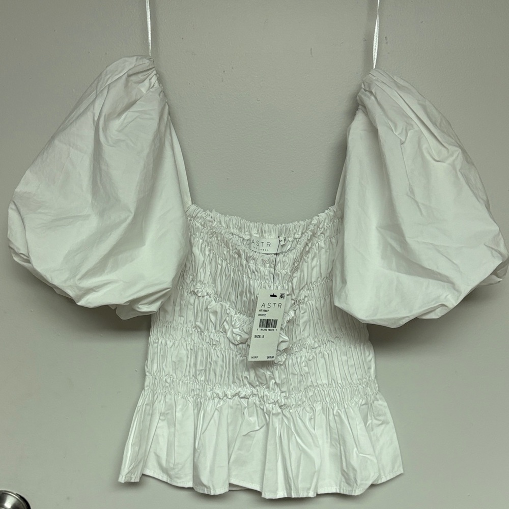 ASTR The Label White Puff Sleeve Blouse